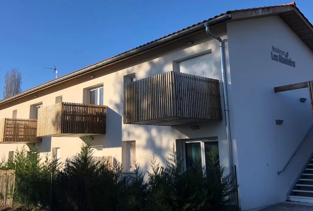 Façade sud des appartements de la résidence Les Alaoudes à Messanges dans les Landes