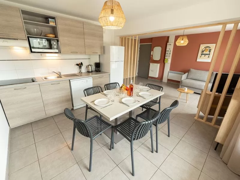 Salle à manger avec cuisine T3 supérieur animaux admis Résidence Lagocéan, Résidence Location Vieux boucau dans les Landes