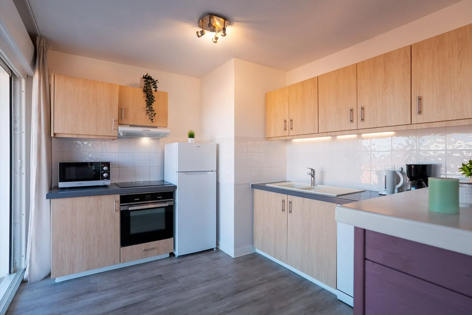 Nouvelle cuisine depuis septembre 2026 de l'appartement bien situé et agréable à vivre dans la capitale du surf français