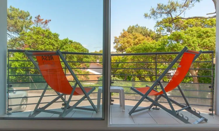 Terrasse au rez-de-chaussée avec vue dégagée et mobilier extérieur