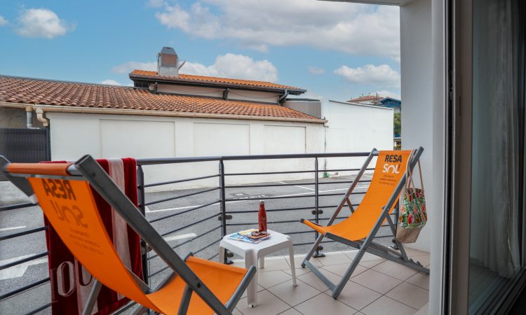 T2 standard avec balcon agréable et lumineux. Appartement T2 standard avec espace extérieur pratique. T2 standard avec balcon pour profiter de l’air extérieur.