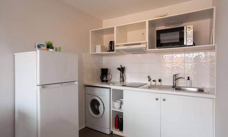 T2 cabine à Hossegor avec cuisine ouverte, équipements complets et espace pratique.