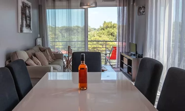 Salle à manger t3 luxe résidence plage centrale, location Hossegor dans les Landes
