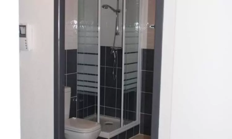 Salle de bain t2 résidence plage centrale, location Hossegor dans les Landes